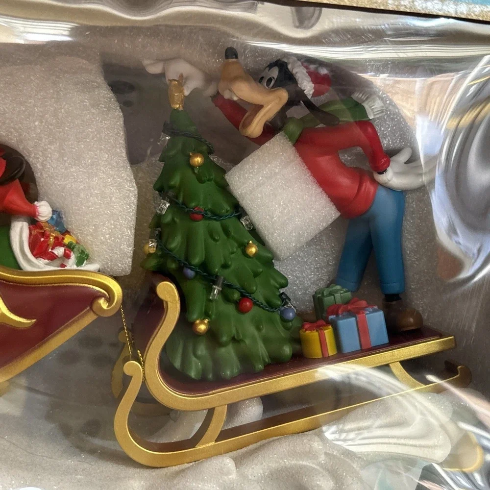 Disney Christmas Holiday NEW Musical Sleigh Mickey Minnie Goofy Pluto Song Light
